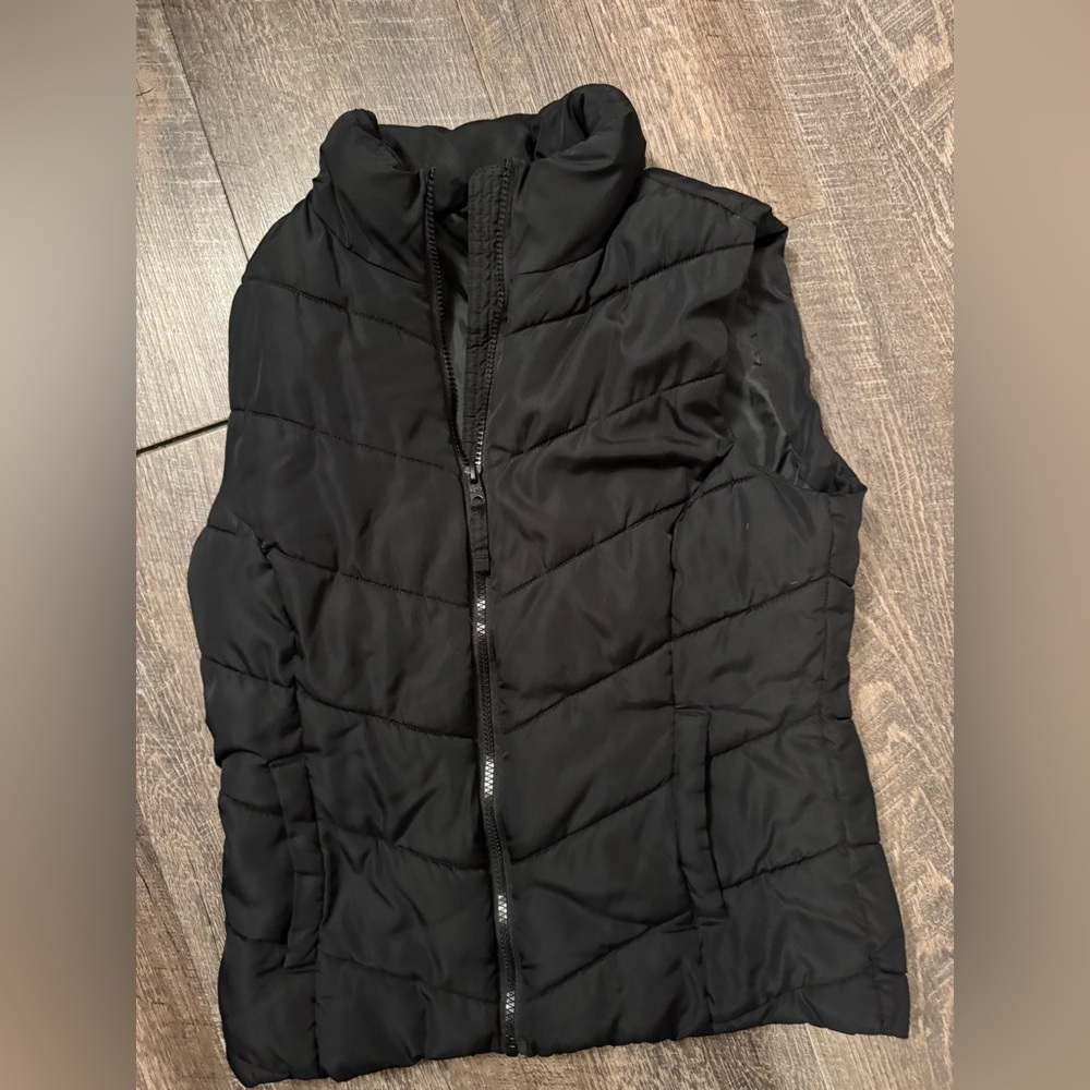 Aeropostale Black Quilted Puffer Vest